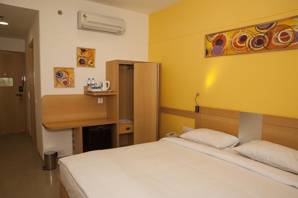 Red Fox Hotel, จัณฑีครห์ ภายนอก รูปภาพ