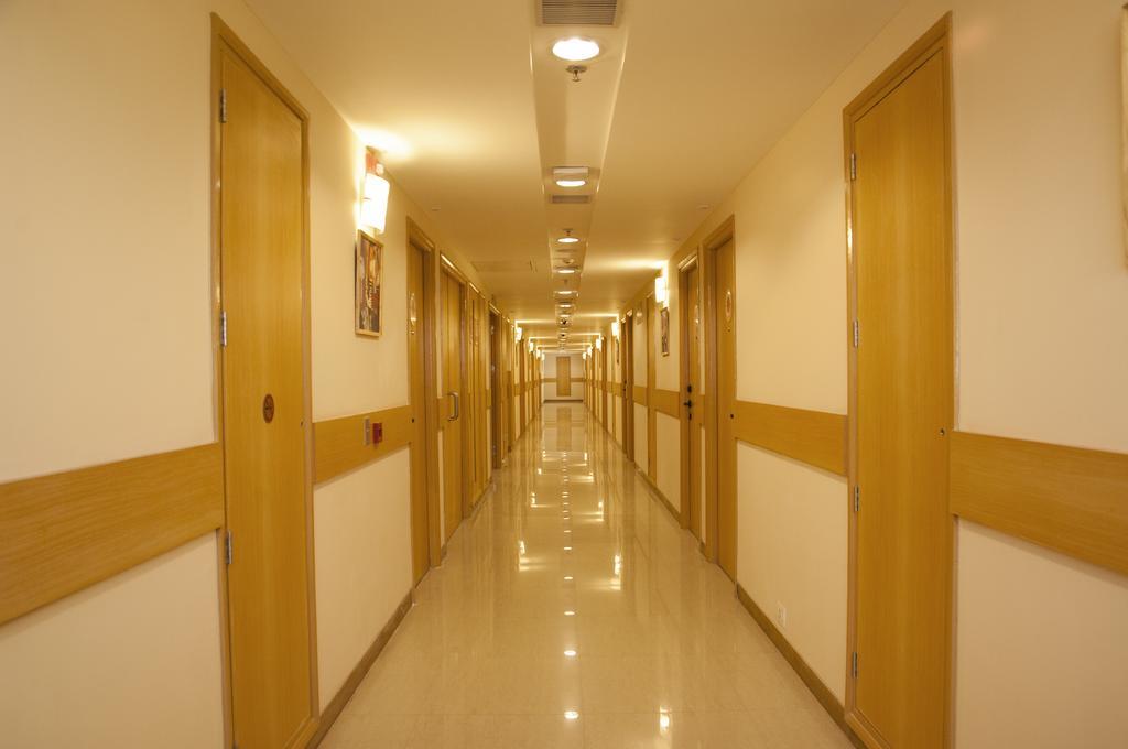 Red Fox Hotel, จัณฑีครห์ ภายนอก รูปภาพ