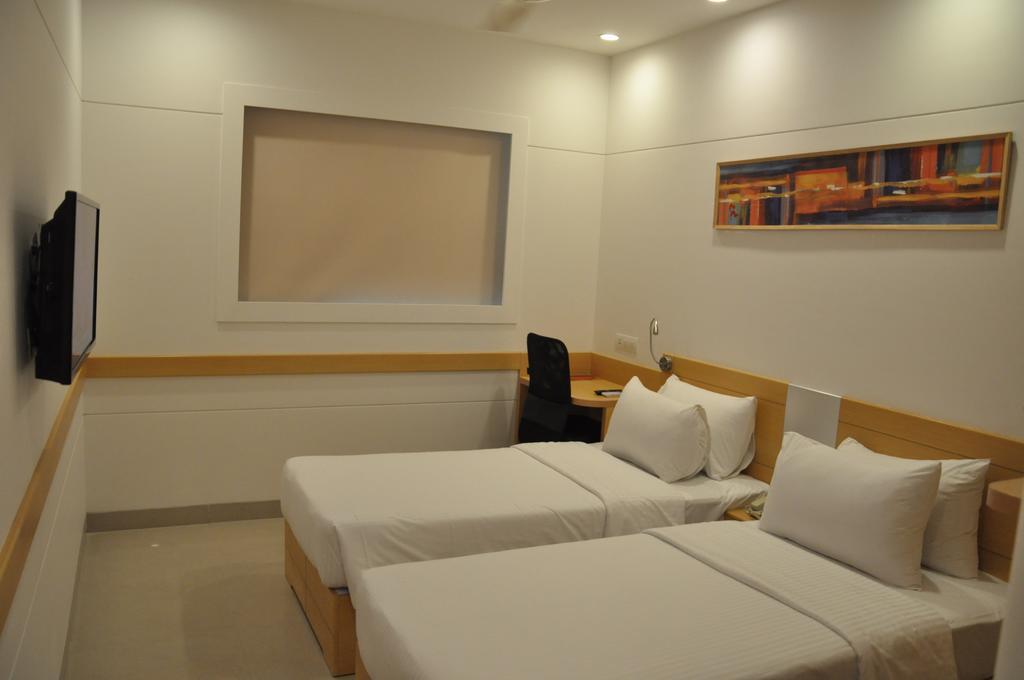 Red Fox Hotel, จัณฑีครห์ ภายนอก รูปภาพ