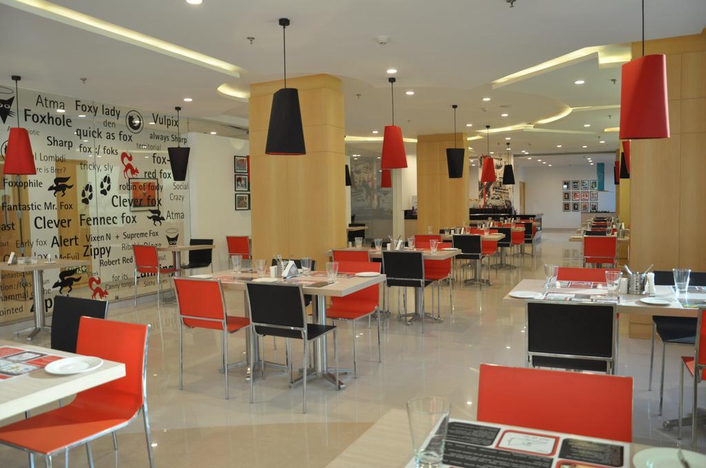 Red Fox Hotel, จัณฑีครห์ ภายนอก รูปภาพ