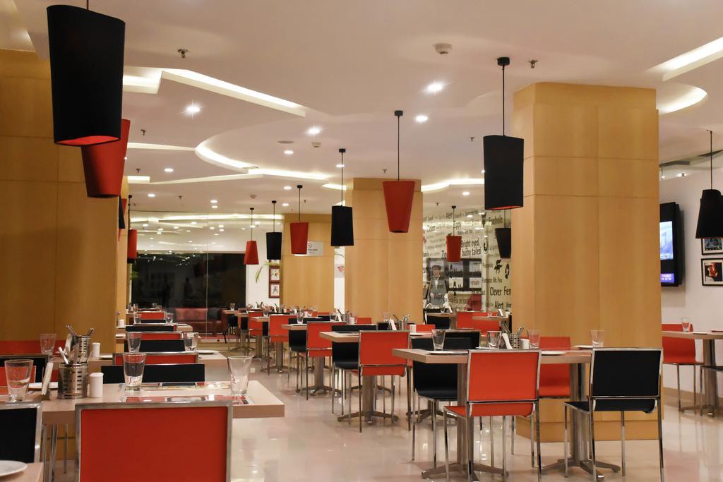 Red Fox Hotel, จัณฑีครห์ ภายนอก รูปภาพ