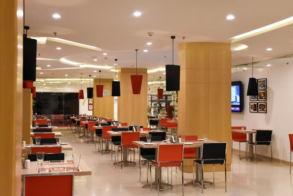 Red Fox Hotel, จัณฑีครห์ ภายนอก รูปภาพ