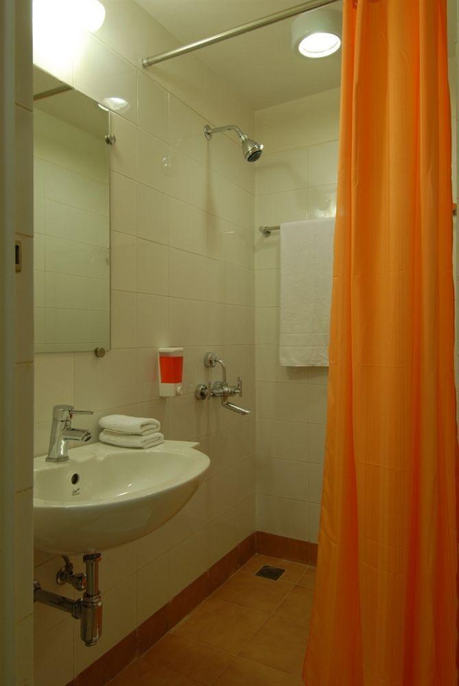 Red Fox Hotel, จัณฑีครห์ ภายนอก รูปภาพ
