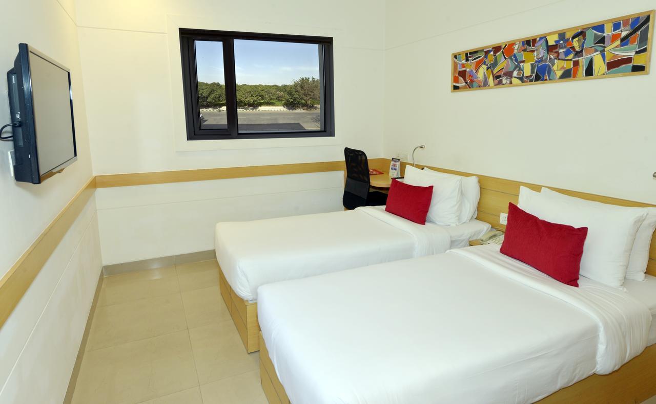 Red Fox Hotel, จัณฑีครห์ ภายนอก รูปภาพ