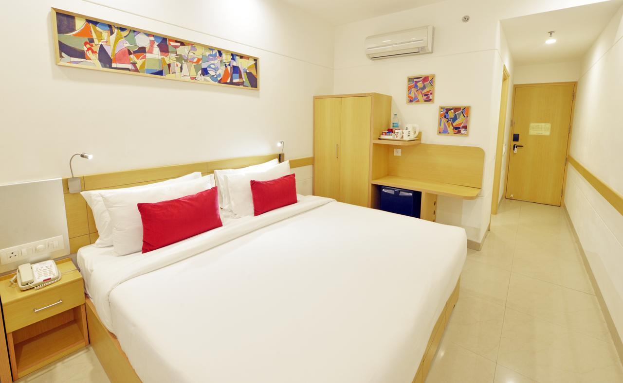 Red Fox Hotel, จัณฑีครห์ ภายนอก รูปภาพ