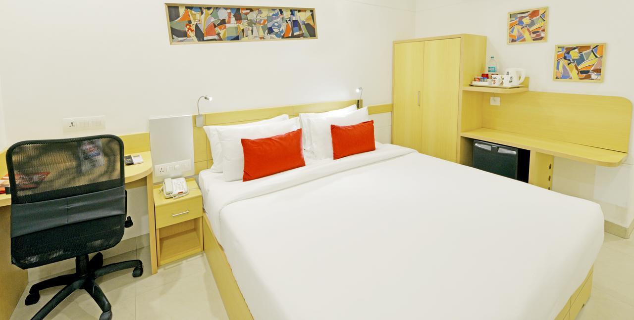 Red Fox Hotel, จัณฑีครห์ ภายนอก รูปภาพ
