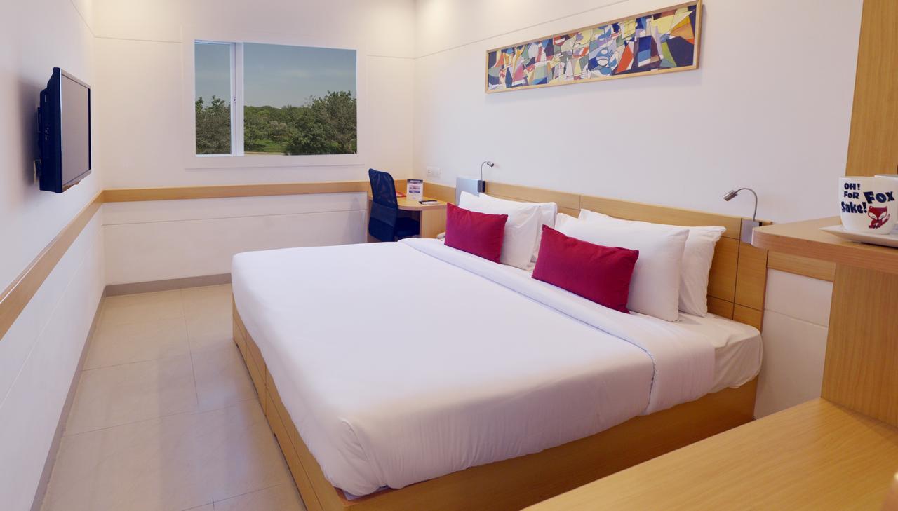 Red Fox Hotel, จัณฑีครห์ ภายนอก รูปภาพ