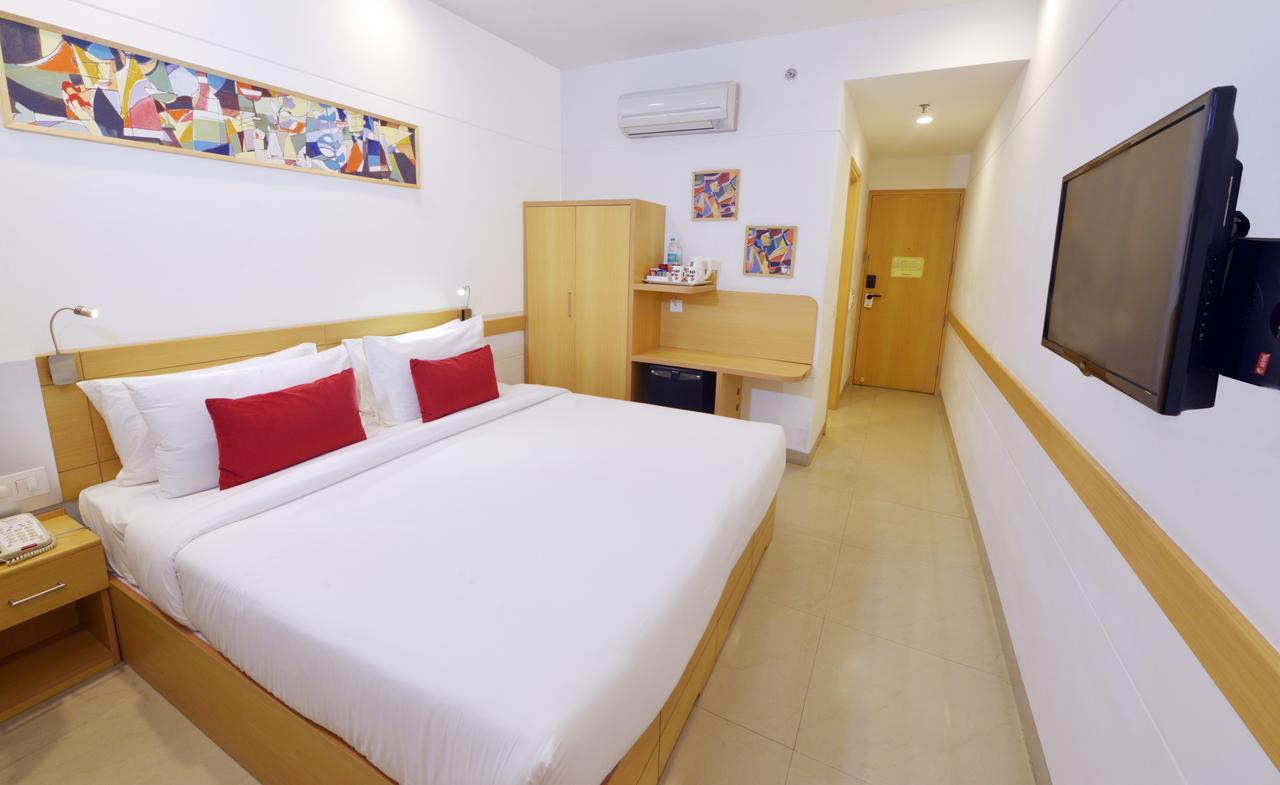 Red Fox Hotel, จัณฑีครห์ ภายนอก รูปภาพ